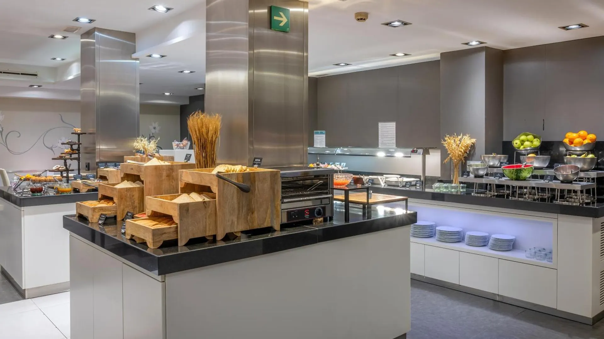 Hotel Ciutadella Barcelona 4*,  Spain